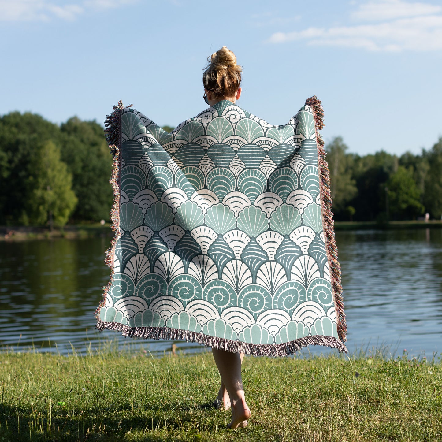 Blue Seashell Pattern Woven Blanket