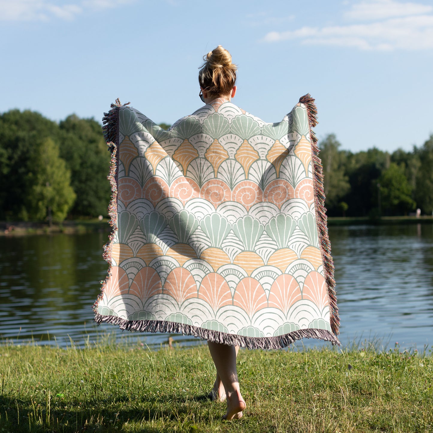 Seashell Pattern Woven Blanket